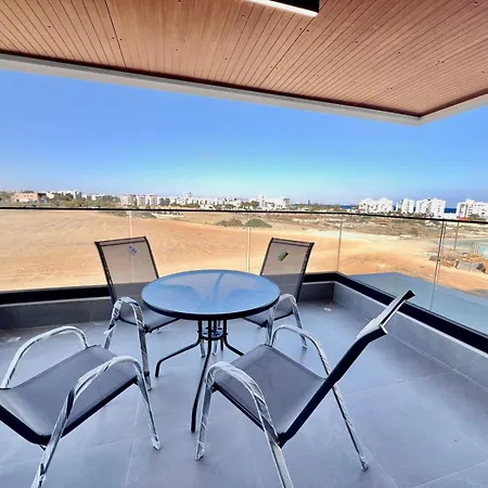 Mackenzie Seaside Apartamento Lárnaca